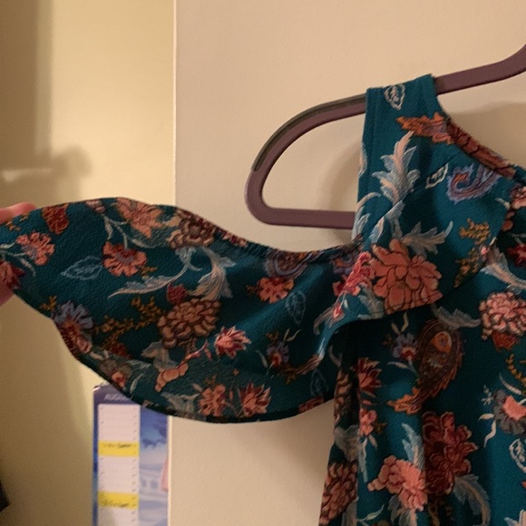 Xhilaration cold shoulder floral dress - Picture 3 of 6